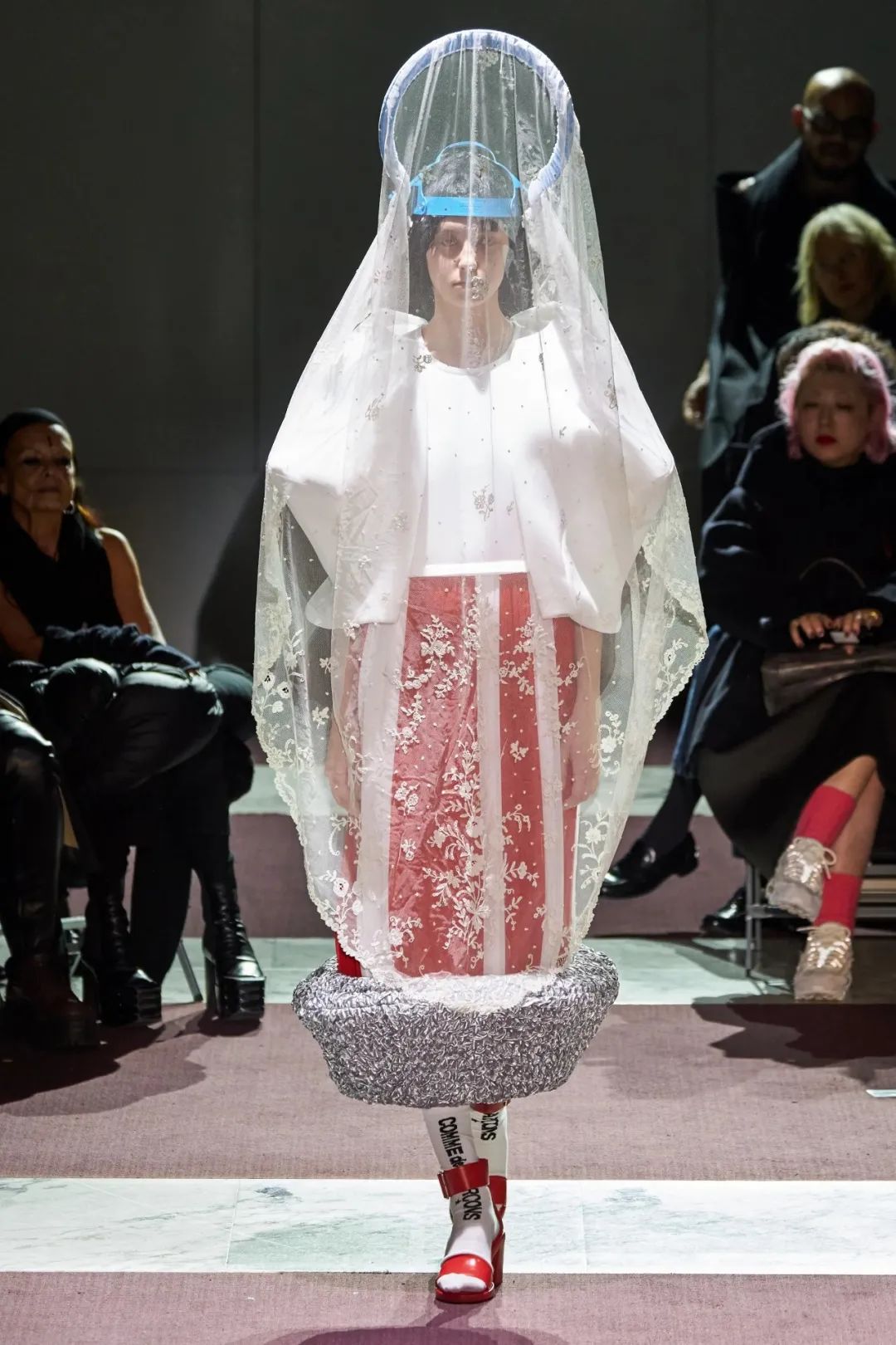 川久保玲2020年秋冬秀場